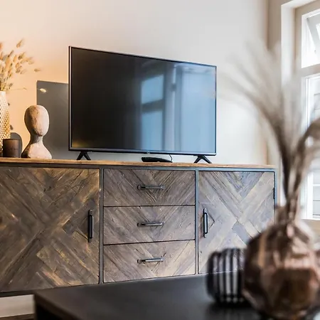 Eclectic Loft 'pinot Noir' Apartment